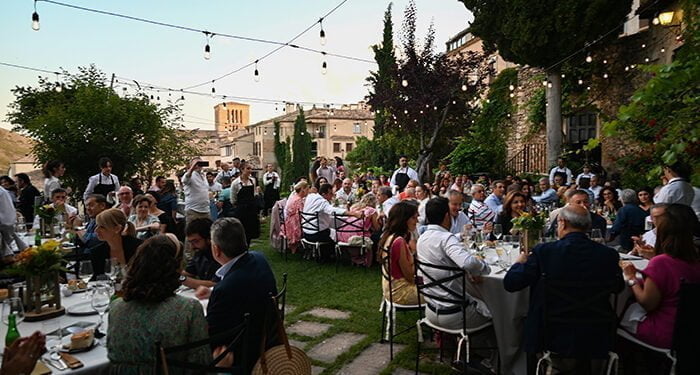 Nuevo éxito de la cena en el Jardín de Sofía, segundo lugar emblemático para conmemorar la capitalidad gastronómica