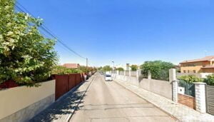 Obras de renovación de la tubería general de suministro de agua en la calle Londres de Cabanillas