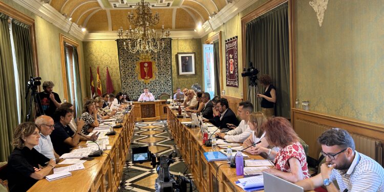 Mari Carmen y sus muñecos’ será nombrada Hija Predilecta de Cuenca y tendrá un espacio en el Casco Antiguo 1 pleno 20230727 generica