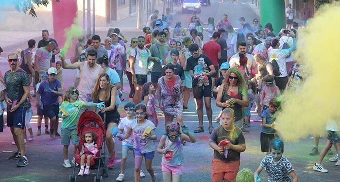 Polvos holi, espuma y mucha diversión en la 4ª Carrera de los Colores de Cabanillas 1 Polvos holi, espuma y mucha diversión en la 4ª Carrera de los Colores de Cabanillas