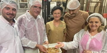 Prieto visita ‘Almendras Olmeda’ y destaca la calidad diferenciada de este producto, “debemos valorar las riquezas de nuestra provincia y a los empresarios que las explotan y crean riqueza y empleo”