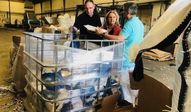 Prieto defiende “la compatibilidad y la diversificación de empresas” en la provincia de Cuenca, “el reciclado es fundamental para nuestra economía y para cuidar el medio ambiente” 1 Prieto defiende “la compatibilidad y la diversificación de empresas” en la provincia de Cuenca, “el reciclado es fundamental para nuestra economía y para cuidar el medio ambiente”