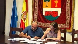 La Asociación Promoción y Desarrollo Serrano (PRODESE) va a destinar 1.038.510,44 euros al desarrollo de proyectos en la Serranía de Cuenca
Entre las iniciativas subvencionados gracias al programa europeo LEADER se encuentra la mejora del albergue de Tejadillos y la cercana Aula de la Naturaleza. Sin salir del ámbito turístico, las ayudas llegan también a varios proyectos productivos vinculados a la hostelería en Tragacete, Salvacañete, Talayuelas, Graja de Campalbo y Carboneras de Guadazaón.
Gracias al apoyo de PRODESE, también se llevarán a cabo actuaciones para la mejora de los servicios que prestan los ayuntamientos a los ciudadanos. Es el caso de la construcción de una piscina municipal en el polideportivo Mirabueno de Zarzuela y la reforma del alumbrado público de Valdemeca con el objetivo de reducir el gasto energético.
En el término municipal de Beteta se repararán y mejorarán las instalaciones de la Cueva de la Ramera, se reformará el sistema de iluminación del Castillo de Rochafrida y se ampliará el bar que da servicio en la piscina municipal de la población.