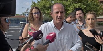 Rojo se muestra satisfecho por el fin de las obras del carril bici en Manantiales y pide a Guarinos que “no abandone al barrio”