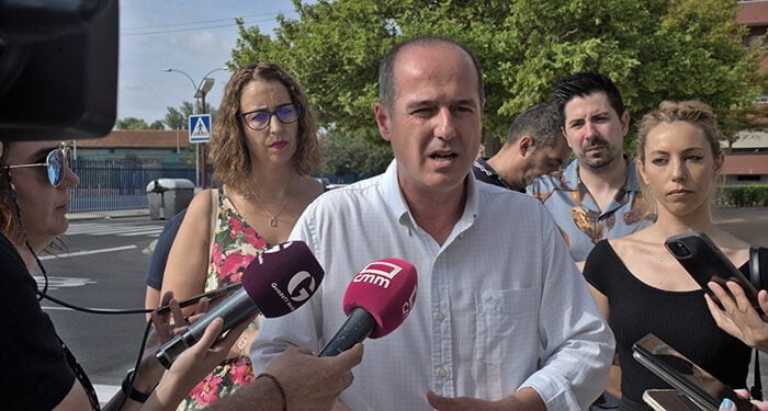 Rojo se muestra satisfecho por el fin de las obras del carril bici en Manantiales y pide a Guarinos que “no abandone al barrio”