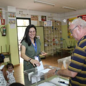 Bea Jiménez anima a todos los ciudadanos a ejercer su derecho al voto y espera que los resultados sean los esperados para el PP 