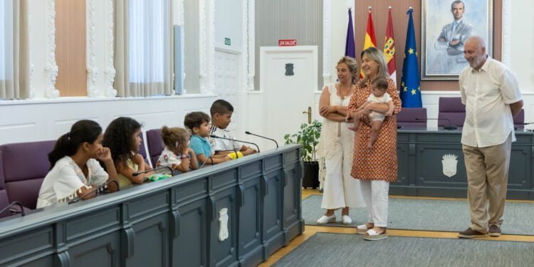 El Ayuntamiento se despide de los niños saharauis que han pasado sus vacaciones en Guadalajara 1 53138451247 10fb25bb33 o