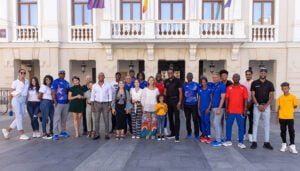 ana guarinos recibe a javier sotomayor y a la delegacion cubana de atletismo