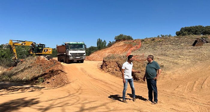 Comienzan las obras de construcción de una glorieta en la CM-220 en Arcas 1 Comienzan las obras de construcción de una glorieta en la CM-220 en Arcas
