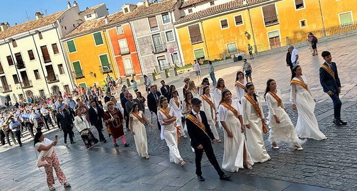 Corporación y Corte de Honor participan en la tradicional misa en honor a San Julián Obispo en la Girola de la Catedral