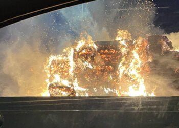 La A-2 quedó abierta a las 6.30 horas tras la retirada del camión incendiado