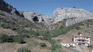 Vídeo. Te avanzamos el reportaje de mañana sobre el Día del Pastor en Vega del Codorno. 2 cueva