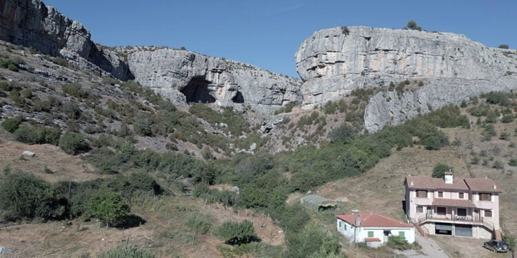 Vídeo. Te avanzamos el reportaje de mañana sobre el Día del Pastor en Vega del Codorno. 1 cueva