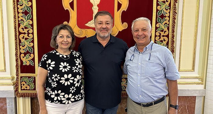 Dolz recibe a los nuevos presidentes provincial y local de Cruz Roja Cuenca 1 Dolz recibe a los nuevos presidentes provincial y local de Cruz Roja Cuenca