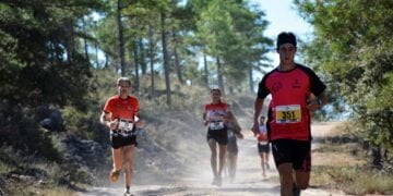 Israel Fernández y María Jesús Algarra repiten triunfo en el VI Trail Salvacañete “Alto Arambio”