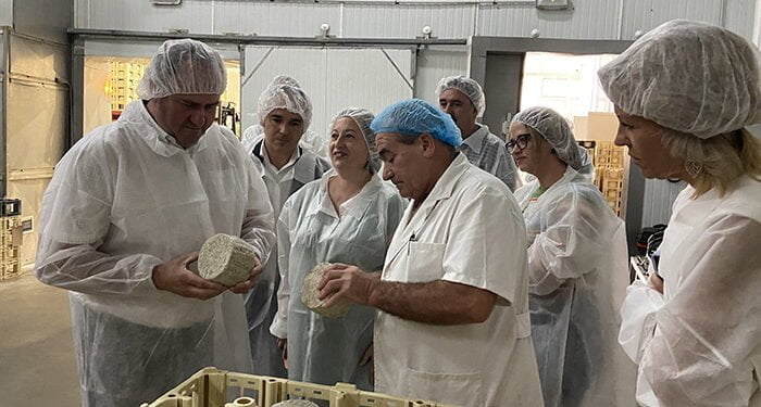 El Gobierno de Castilla-La Mancha señala el queso manchego como una enseña regional y un producto de referencia nacional e internacional