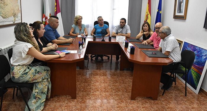 El Gobierno regional estudiará posibles soluciones para mejorar las instalaciones educativas de Villarta
