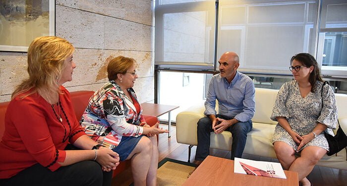 El Gobierno regional trabaja para acabar con la brecha digital en menores del Sistema de Protección con la Plataforma de Organizaciones por la Infancia