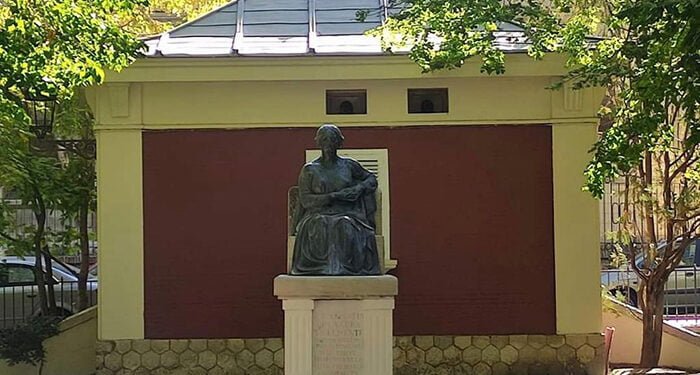 Finalizada la limpieza íntegra de la escultura de Gregoria de la Cuba y Clemente y de la caseta del Parque de San Julián