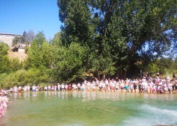 Gran participación en el “abrazo al agua” en 10 municipios de Cuenca para reclamar la protección de sus ríos, lagunas y acuíferos