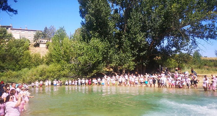 Gran participación en el “abrazo al agua” en 10 municipios de Cuenca para reclamar la protección de sus ríos, lagunas y acuíferos