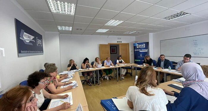 Invierte en Cuenca y AMEP estudian las opciones de ser empresarias de las alumnas del curso de textil de ACESANC 1 Invierte en Cuenca y AMEP estudian las opciones de ser empresarias de las alumnas del curso de textil de ACESANC