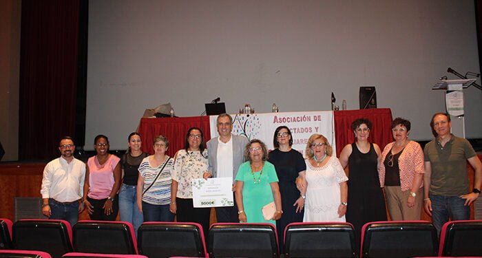 La Asociación de Cáncer de Iniesta dona 5.000 euros al Grupo de Investigación Traslacional en Cáncer del Instituto de investigación Sanitaria del Hospital La Fe de Valencia 1 La Asociación de Cáncer de Iniesta dona 5.000 euros al Grupo de Investigación Traslacional en Cáncer del Instituto de investigación Sanitaria del Hospital La Fe de Valencia