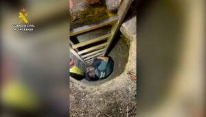La Guardia Civil rescata un perro que había caído a un pozo en Tarancón