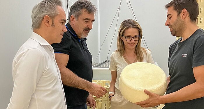 La Junta destaca el valor de poner en marcha explotaciones agroalimentarias que completan el ciclo productivo y generan valor añadido 1 La Junta destaca el valor de poner en marcha explotaciones agroalimentarias que completan el ciclo productivo y generan valor añadido