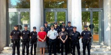 La subdelegada del Gobierno en Cuenca recibe a los nuevos policías nacionales de la Comisaría Provincial