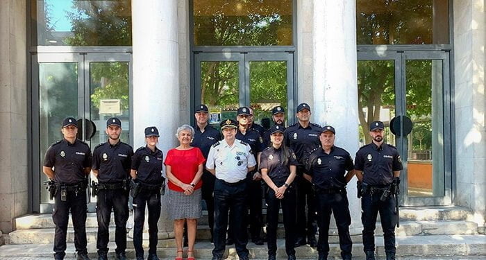 La subdelegada del Gobierno en Cuenca recibe a los nuevos policías nacionales de la Comisaría Provincial