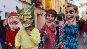 Los vecinos de Sacedón arropan la vuelta de sus cabezudos