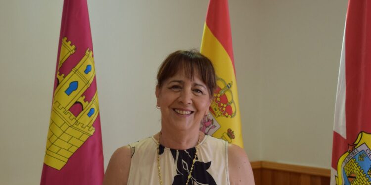 Mari Carmen Domínguez pregona el sábado las Fiestas y Feria Nuestra Señora de Riánsares 2023 1 maricarmendominguezpregonera2023