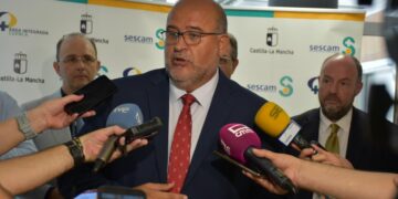 El Gobierno regional inicia los primeros contactos para consensuar el nuevo Estatuto de Autonomía de Castilla-La Mancha