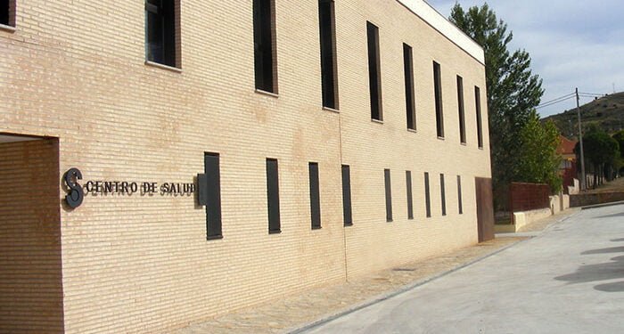 Los médicos desaparecen de los consultorios locales de la zona de Sigüenza: los alcaldes critican que los animales tendrán más asistencia que los vecinos 1 Preocupación de varios alcaldes por la situación del centro de salud de Sigüenza uno o dos médicos para 10.000 personas