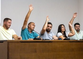 Prospera la moción de censura en el Ayuntamiento de Almoguera y el socialista Antonio Barona promete su cargo como alcalde de la localidad Prospera la moción de censura en el Ayuntamiento de Almoguera y el socialista Antonio Barona promete su cargo como alcalde de la localidad