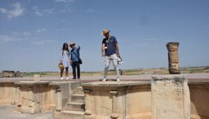 Segóbriga estrena este viernes en las visitas nocturnas las gafas de realidad aumentadas para una experiencia inmersiva