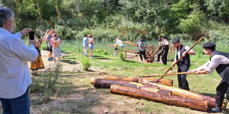 Vídeo. Museo de los Gancheros y Jornada Ganchera en Puente de Vadillos 1 11 09 2023 maderada 2