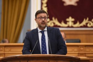 El Gobierno regional pondrá en marcha el próximo curso escolar un banco de libros de texto para que las familias puedan utilizarlos gratuitamente