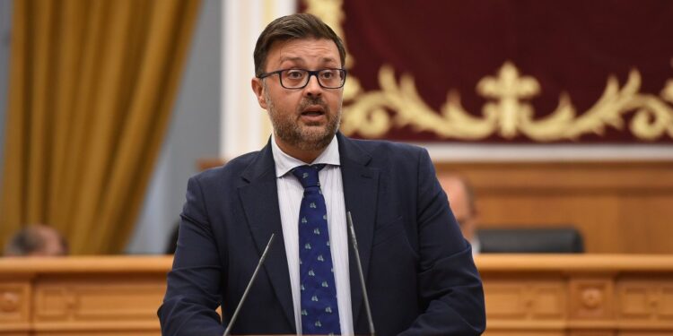 El Gobierno regional pondrá en marcha el próximo curso escolar un banco de libros de texto para que las familias puedan utilizarlos gratuitamente 1 El Gobierno regional pondrá en marcha el próximo curso escolar un banco de libros de texto para que las familias puedan utilizarlos gratuitamente