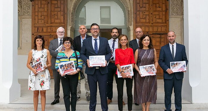 Castilla-La Mancha comienza el curso con 389.991 alumnas y alumnos y con una apuesta decidida por garantizar la innovación y la igualdad de oportunidades 1 Castilla-La Mancha comienza el curso con 389.991 alumnas y alumnos y con una apuesta decidida por garantizar la innovación y la igualdad de oportunidades