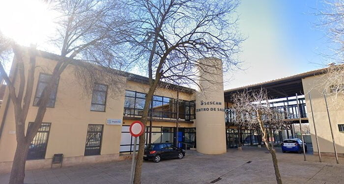 Caen un tejado y un muro en San Clemente hiriendo a dos personas 1 Centro de Salud de San Clemente