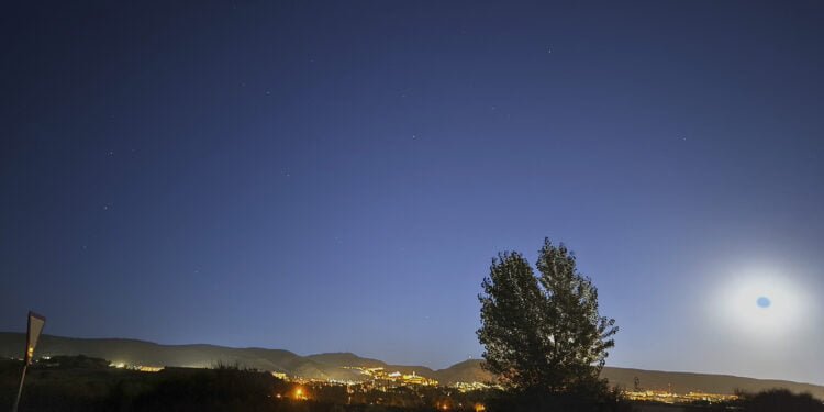 Un Vivo X90 Pro, vive la Luna de la Cosecha en Cuenca