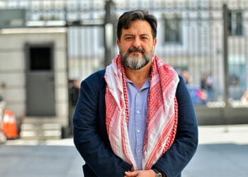 El Eurodiputado de Unidas Podemos Manu Pineda se compromete a apoyar las reivindicaciones de diversos colectivos sociales de Cuenca