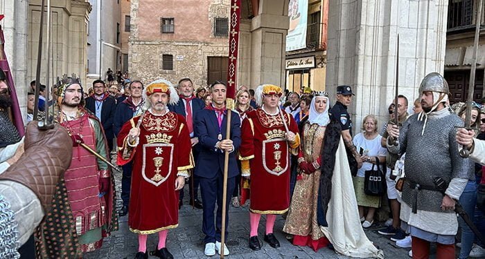 El Pendón de Alfonso VIII es custodiado ya en el Ayuntamiento de Cuenca tras su traslado desde la Catedral