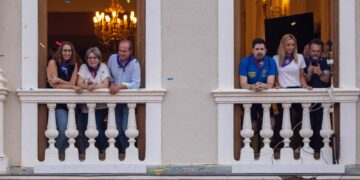 El PSOE denuncia que Ana Guarinos echa del balcón del Ayuntamiento a Alberto Rojo el día del Chupinazo