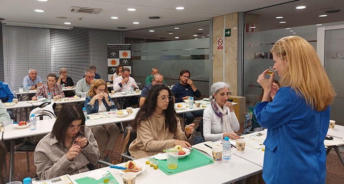 Fundación Eurocaja Rural y D.O.P. Montes de Toledo reeditan el curso Iniciación al análisis sensorial de aceite de oliva virgen, tras el éxito de la primera edición 1 Fundación Eurocaja Rural y D.O.P. Montes de Toledo reeditan el curso Iniciación al análisis sensorial de aceite de oliva virgen, tras el éxito de la primera edición