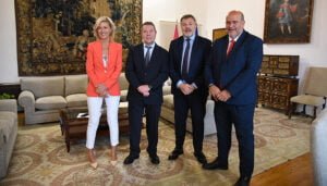 Guijarro anuncia que en 2024 se iniciará el traslado al nuevo hospital de Cuenca y que las obras de los remontes al Casco Antiguo comenzarán este año