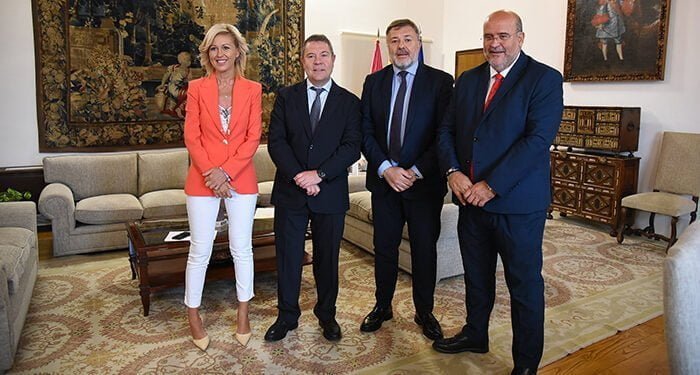 Guijarro anuncia que en 2024 se iniciará el traslado al nuevo hospital de Cuenca y que las obras de los remontes al Casco Antiguo comenzarán este año