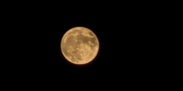 Un Vivo X90 Pro, vive la Luna de la Cosecha en Cuenca